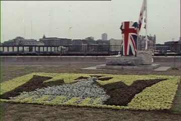 play video for Her Majesty the Queen visits Southwark (1977)